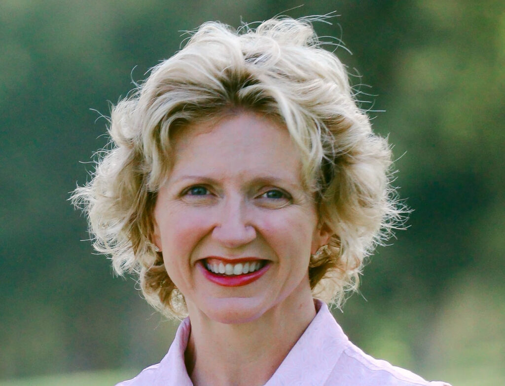 Holly Pyatt Headshot