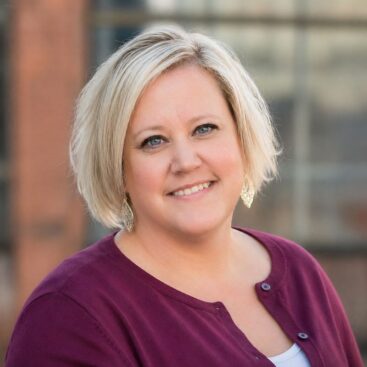 Lisa Faszold Headshot