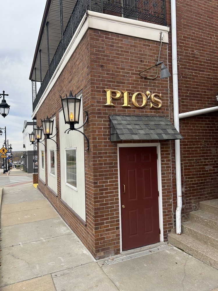 The St. Charles Chapter of Women Empowering Women now meets on the second Wednesday of each month at Pio's Restaurant. The move provides more space for our growing group and avoids scheduling conflicts with other chapters. Join us in our new private meeting space to connect with other empowered women!